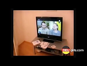Deutscher blonder Amateur-Blowjob mit dem TV-Reparaturmann!