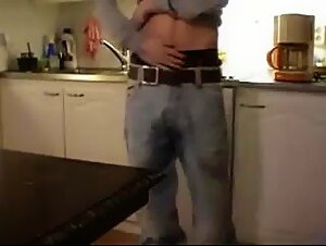 Twink Sagger Shoots a Load on the Table