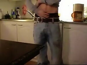 Twink Sagger Shoots a Load on the Table